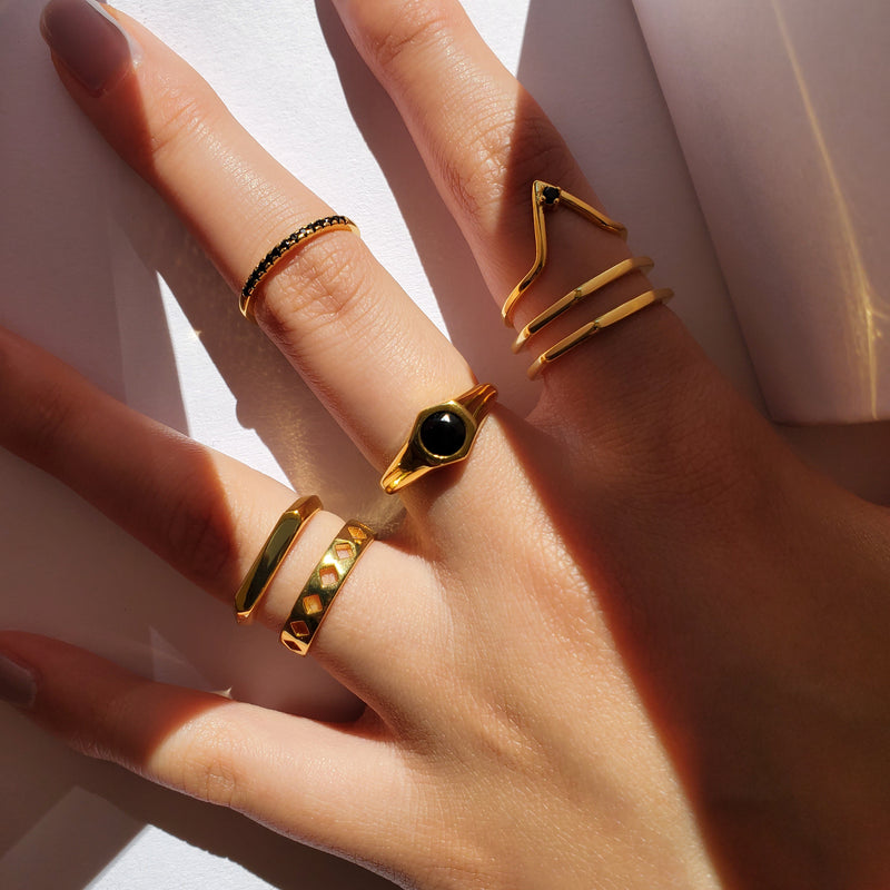VANESSA RING - RHOMBUS DETAILED BAND RING