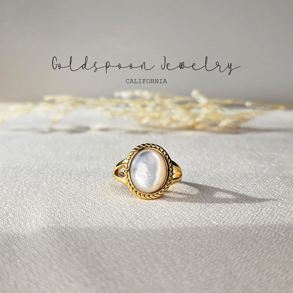 MARGOT RING - MOTHER OF PEARL VINTAGE RING