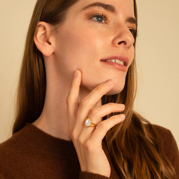 MARGOT RING - MOTHER OF PEARL VINTAGE RING